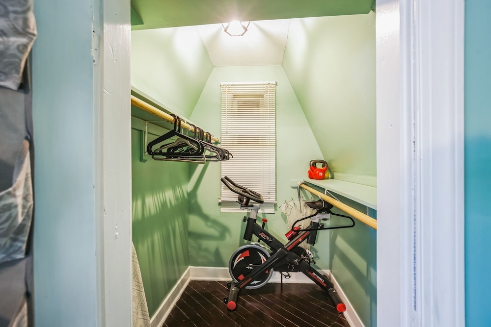 Charming Victorian Home With Porch & Large Yard 7 Bedroom Home