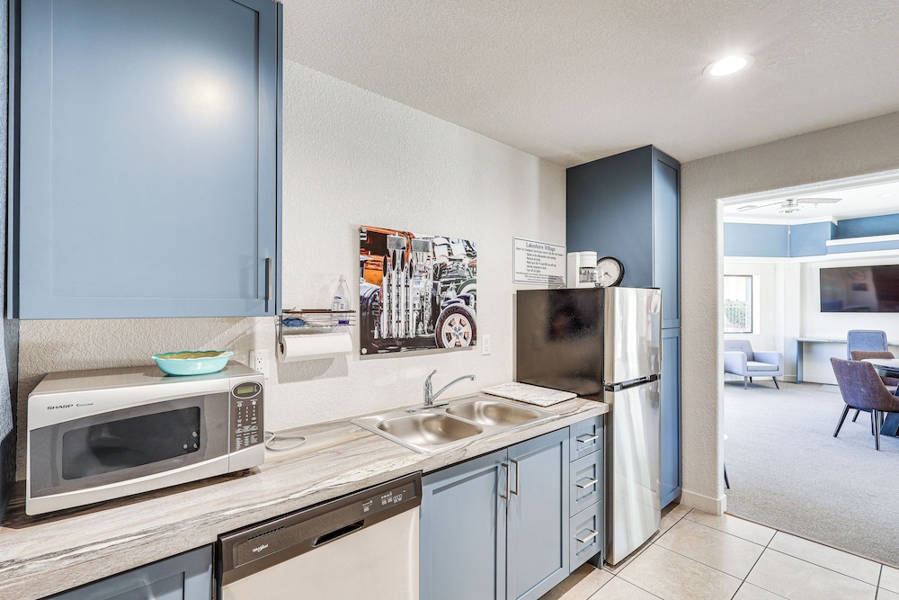 1 Mi to Beach: Condo w/ Pool in Lake Havasu City