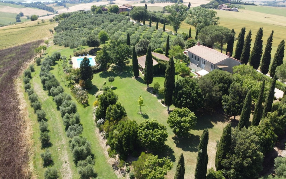 Farmhouse With Exclusive View Between Umbria and Tuscany La Godiola-albizia