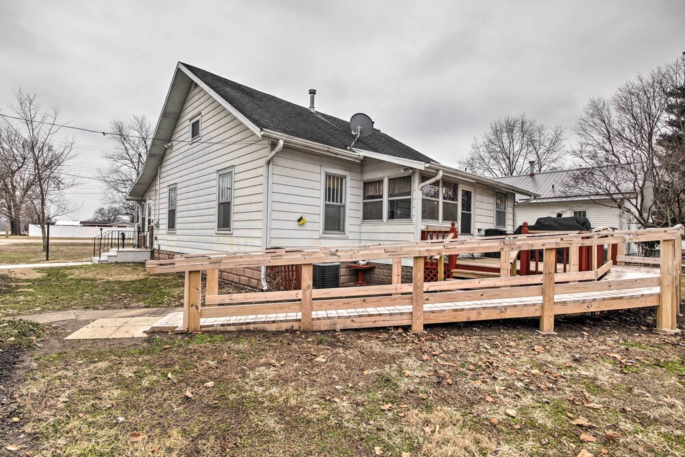 Illinois Vacation Rental Home: Pets Welcome view 4