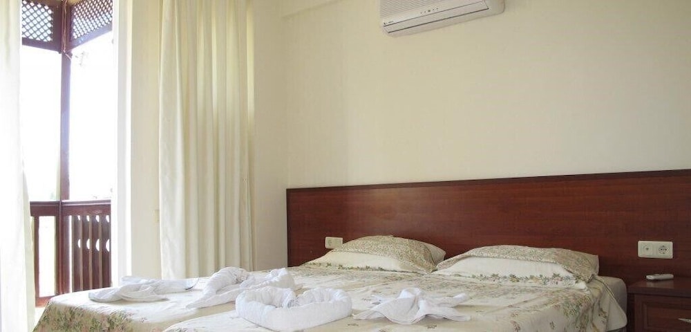 Villa RN4D by JoyLettings view 4