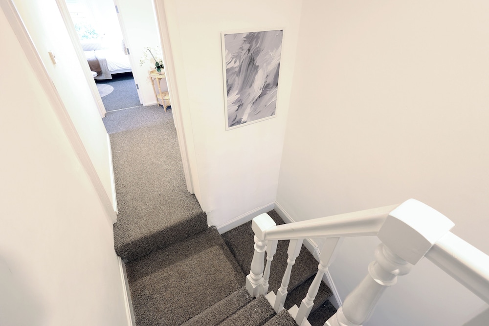 Cardiff Guesthouse & On-Street Parking