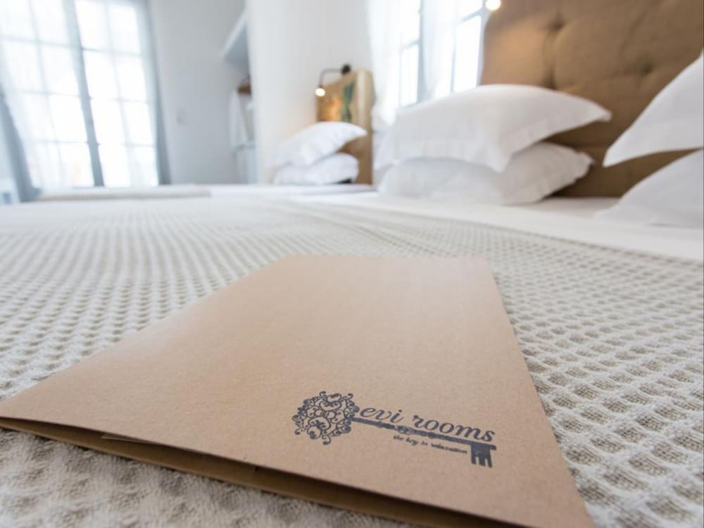Evi Rooms