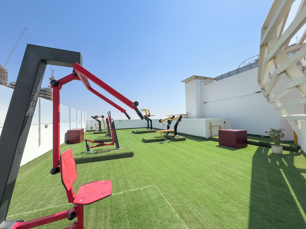 Vogue Opalz short Drive to Dubai Hills M