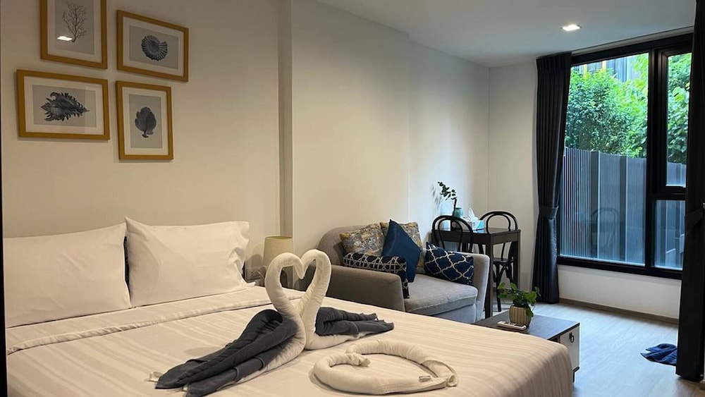 The Base - New Studio Great Location, Shared Pool