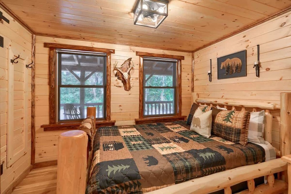 Seven Pines Cabin - Secluded in Hocking Hills