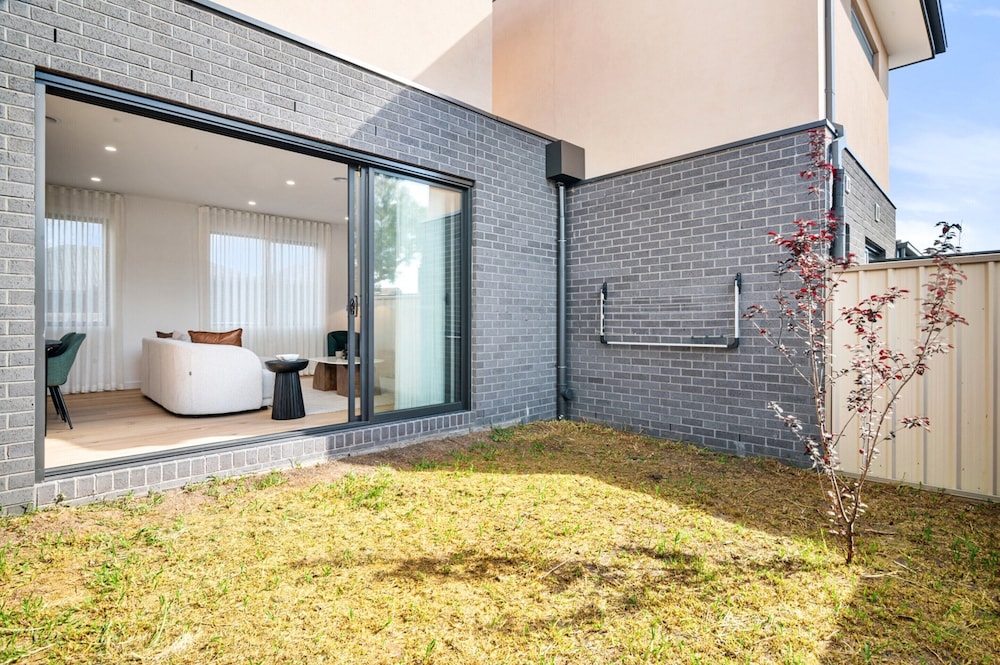 Brand-new 3-bed Townhouse in Pascoe Vale