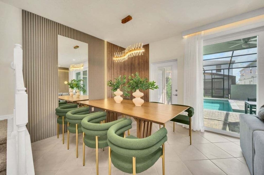 5 Bedroom Townhome With Private Splash Pool! 5 Townhouse