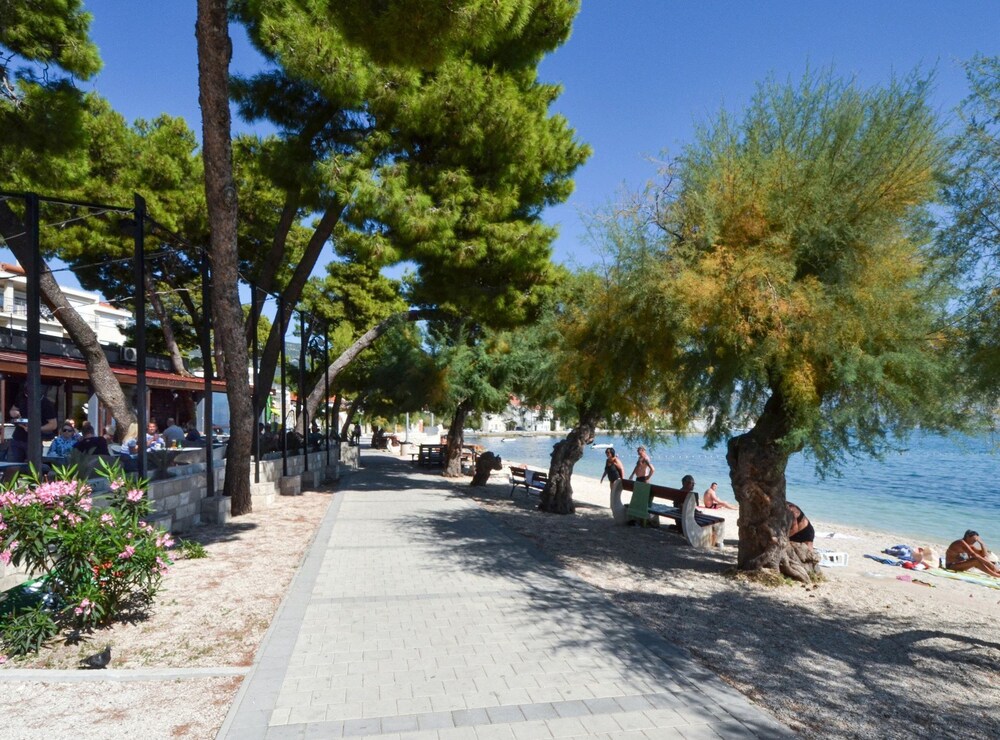 Beachfront Spacious Apartment With Terrace