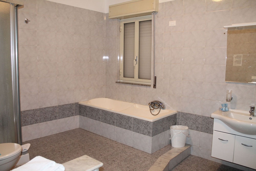 Bed and Breakfast Brezza Marina e Ristorante Shoreline, photo 3