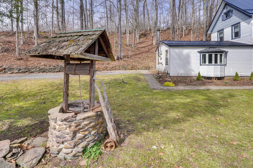 Historic Catskills Farmhouse Cottage by Belleayre