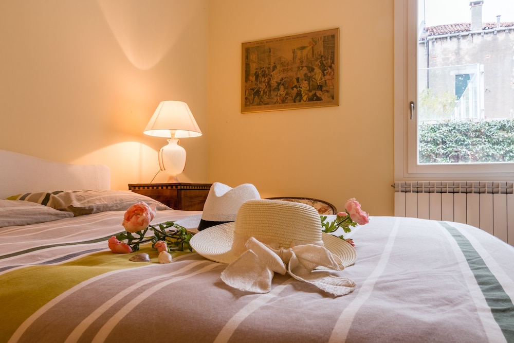 Ca' Barbo Romantic Apartment in Venice