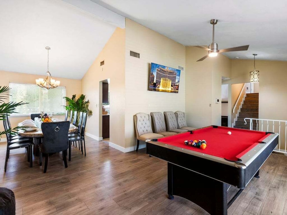 6 Beds 3 Baths Pool BBQ Near the Strip