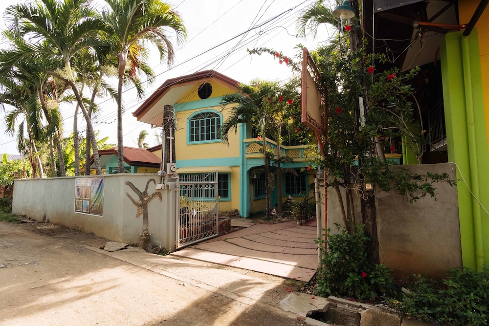 RedDoorz near Puerto Prinsesa Capitol view 4