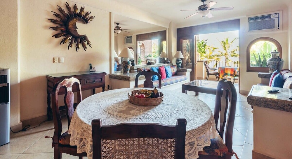 Ocean View 1Br Condo-balcony-beach-pool - 301