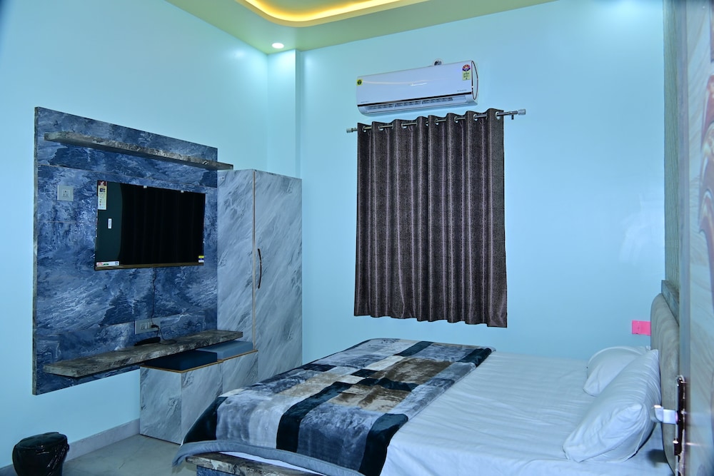 GOLDEN VENTURE HOTES PRIVATE LIMITED