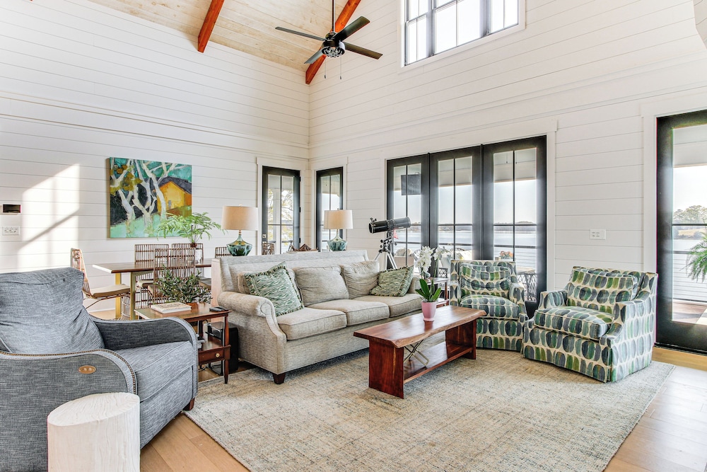Luxe Lake Greenwood Retreat: Dock & Deck!