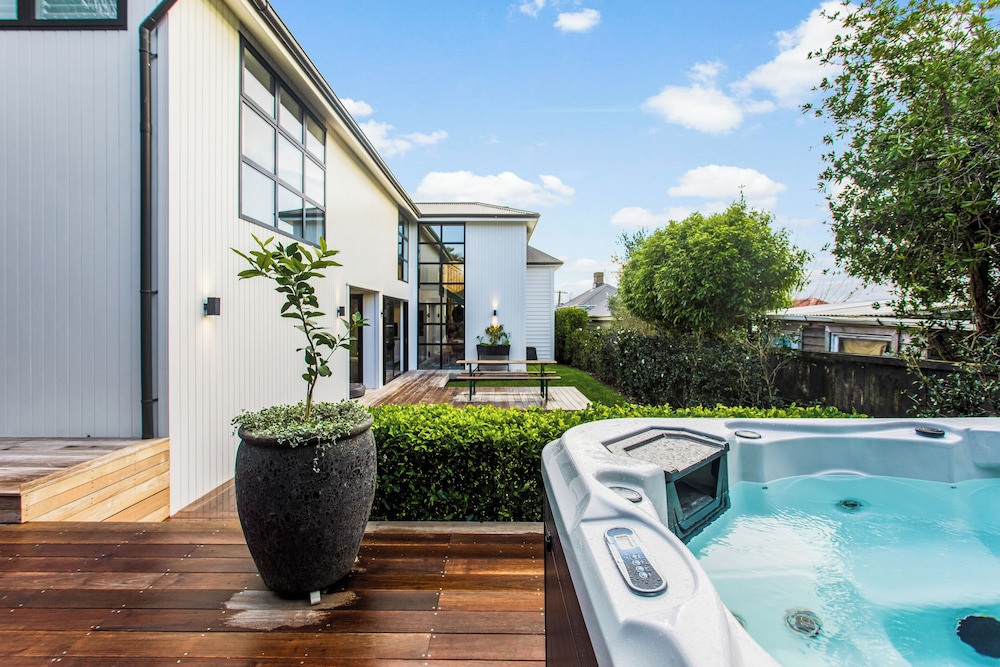 Timeless Executive Family Home - Spa - Image 4