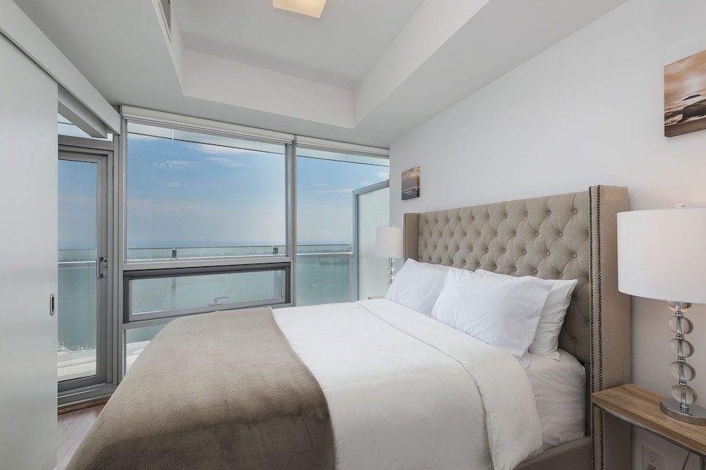 Metropolis Condotel Suites - York Street - Image 4