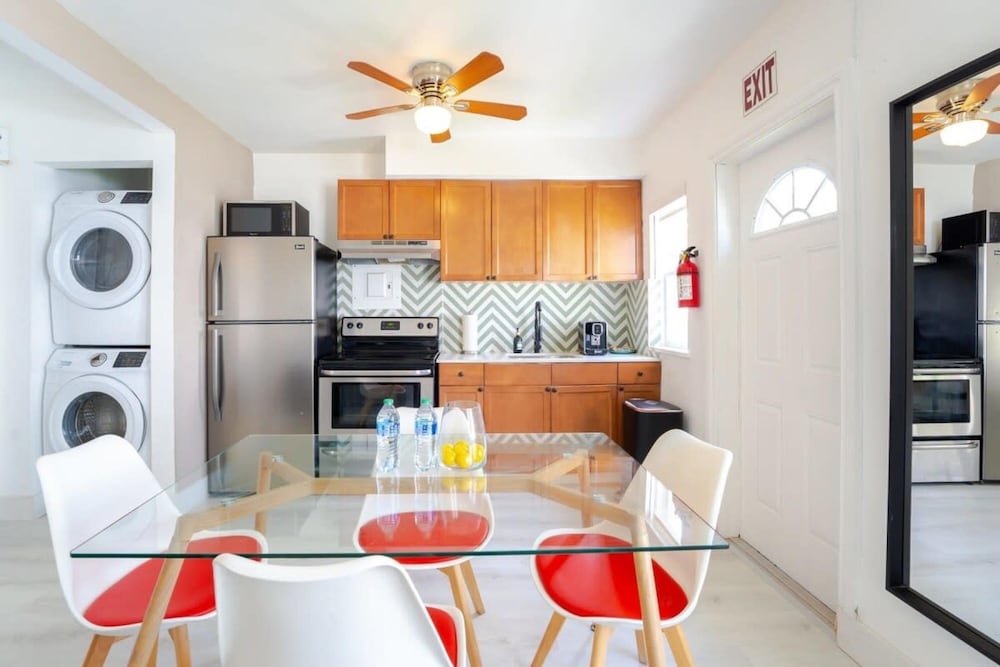Contemporary Flat in Hollywood FL Free Parking view 5