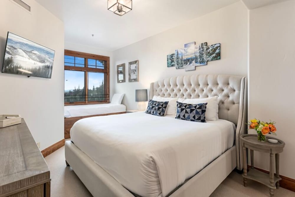 Grand Lodge - 3 Bedroom Deluxe #407 - Ski-in/out 3 Condo