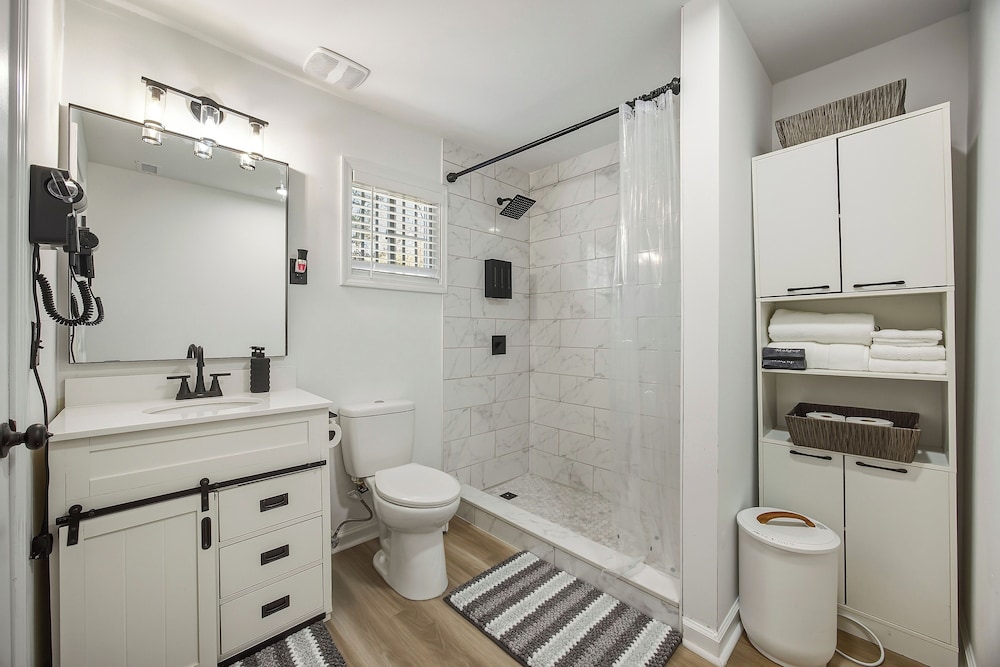 Modern Newly Renovated 3-bedroom in Historic West End