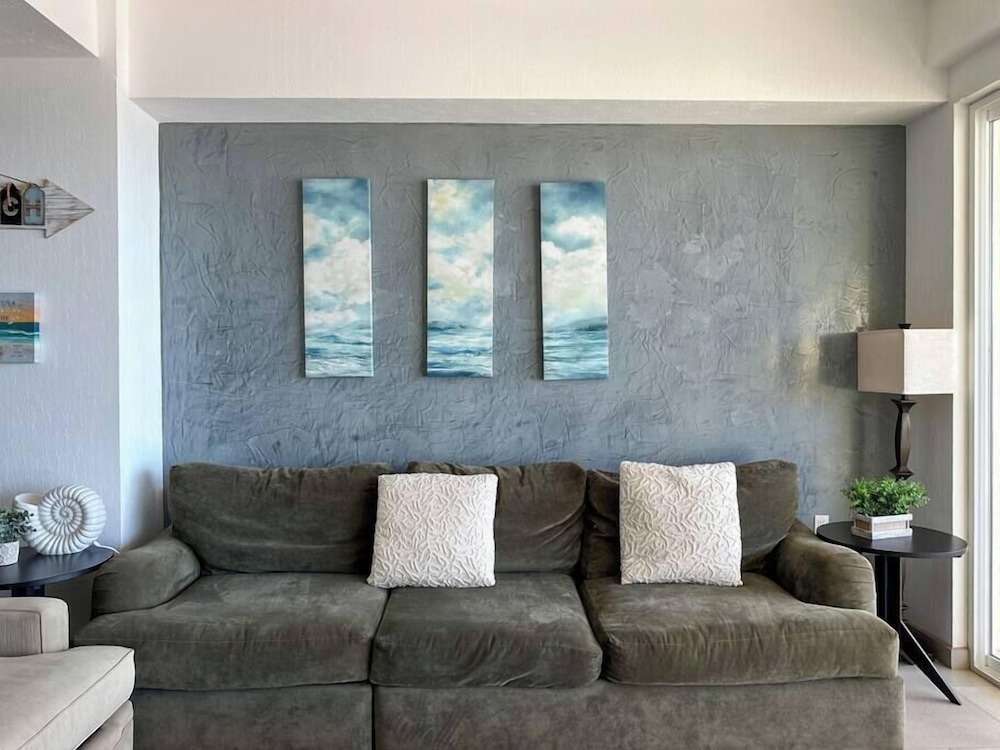 Family Friendly Condo With Oceanfront Views