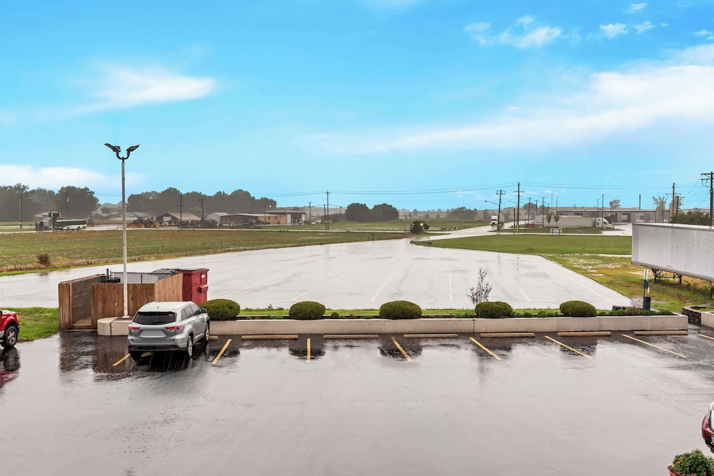 Red Lion Inn  Suites Pontoon Beach - Property Image 7