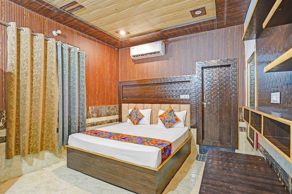 Fabhotel Radha Palace