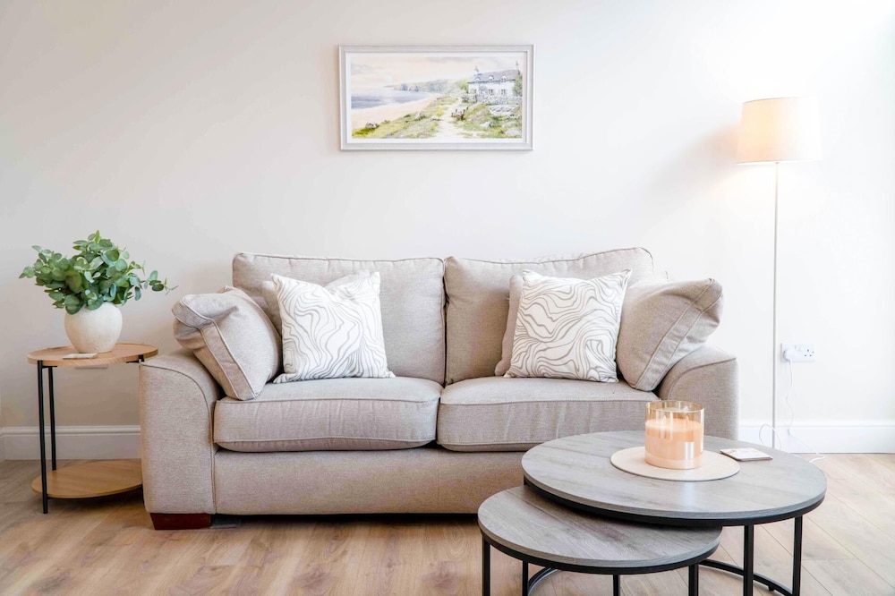 Seascape Retreat - 3 Bedroom Flat - Porthcawl