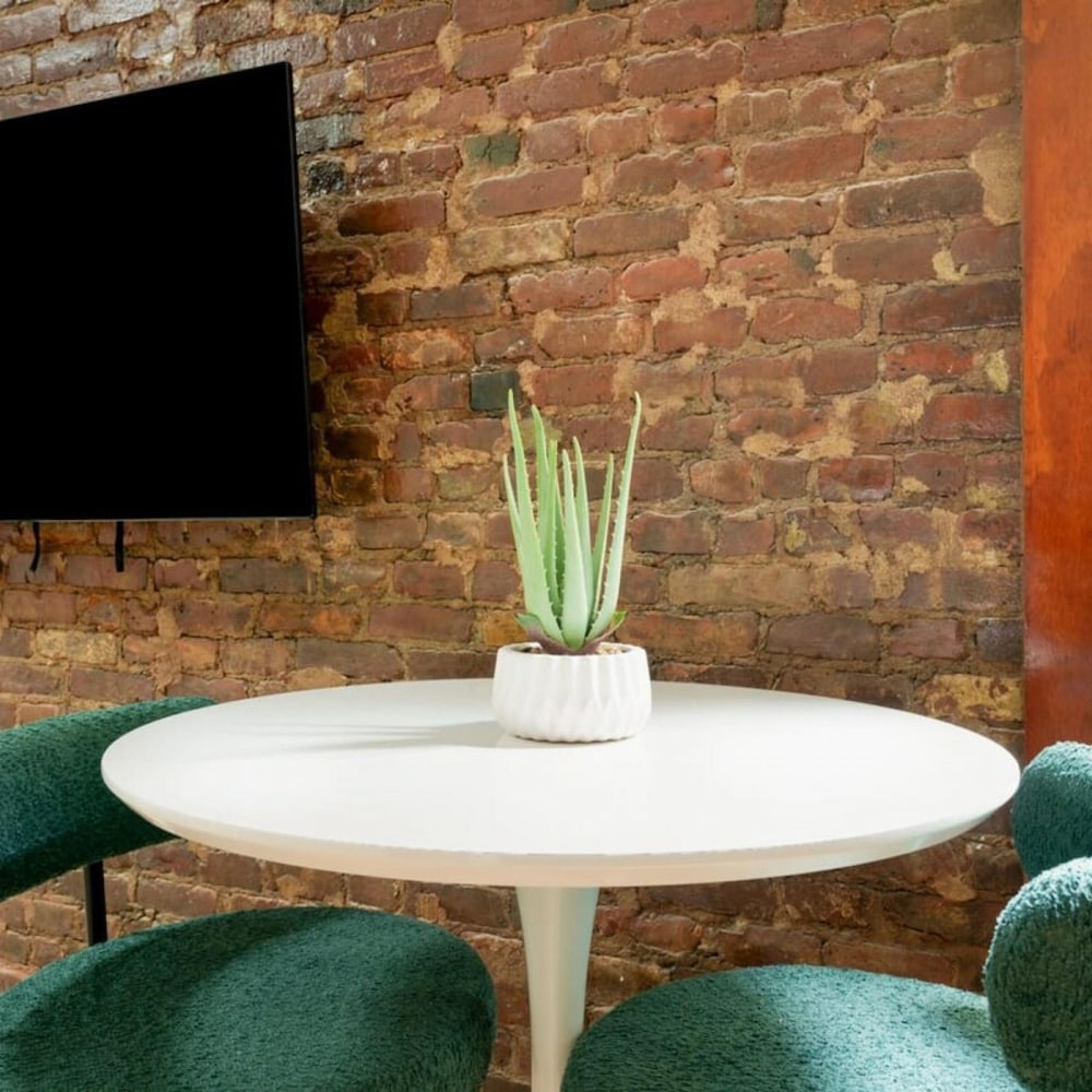 153-5a Charming 2BR LES W D