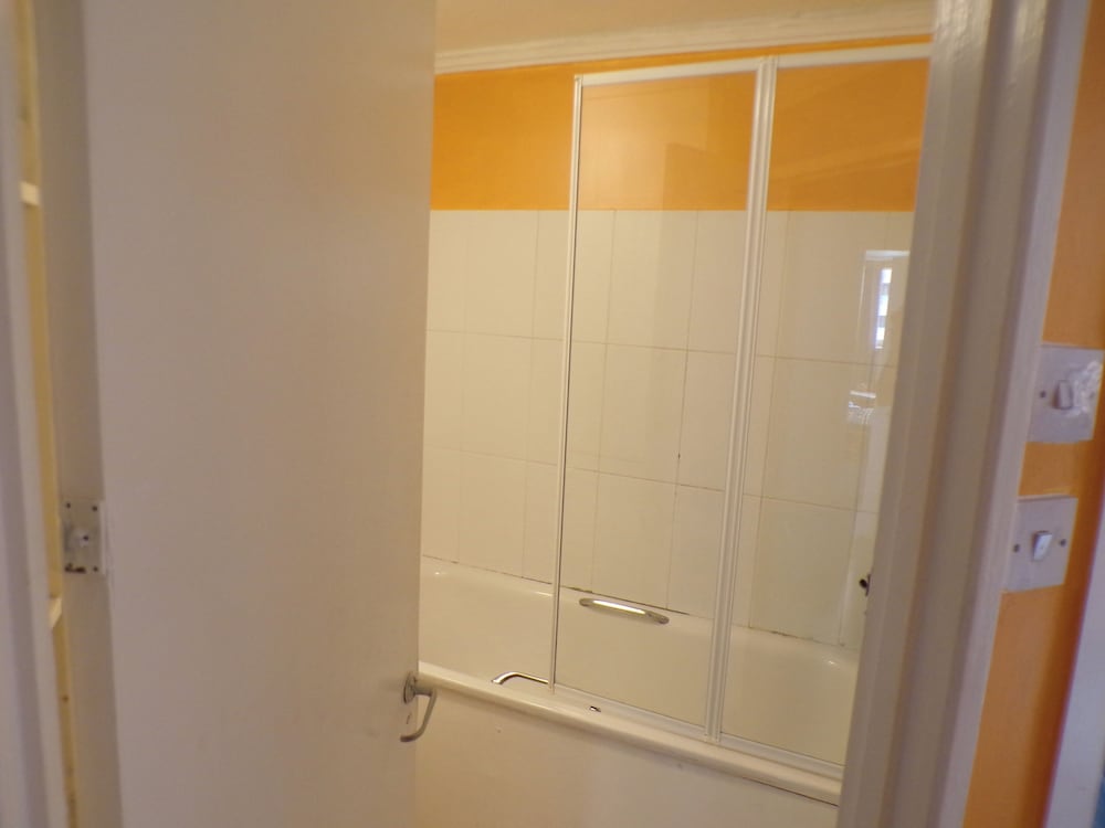 Chelsea Orange Apartment Sleeps10-petsok-parking