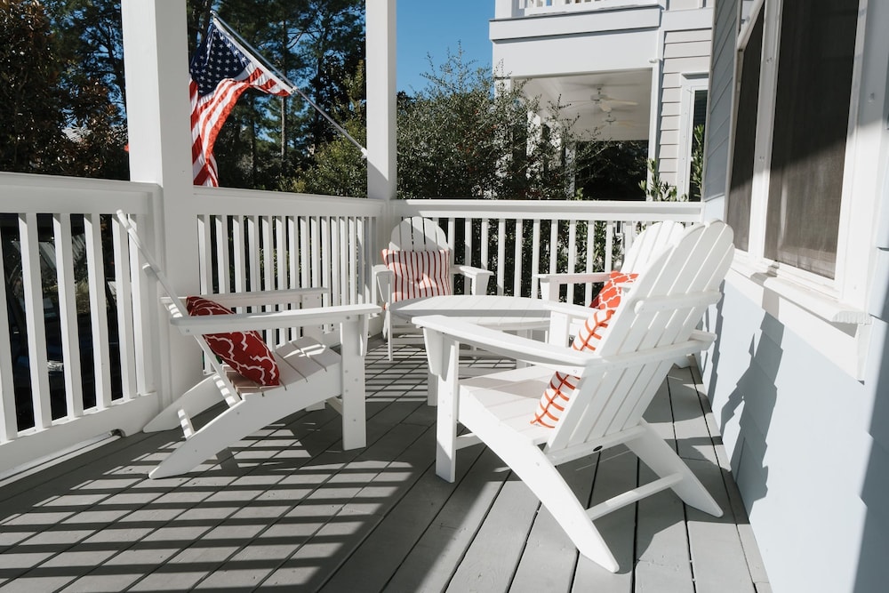 Teal Tides by Avantstay Golf Cart Bikes Pool Access Beach