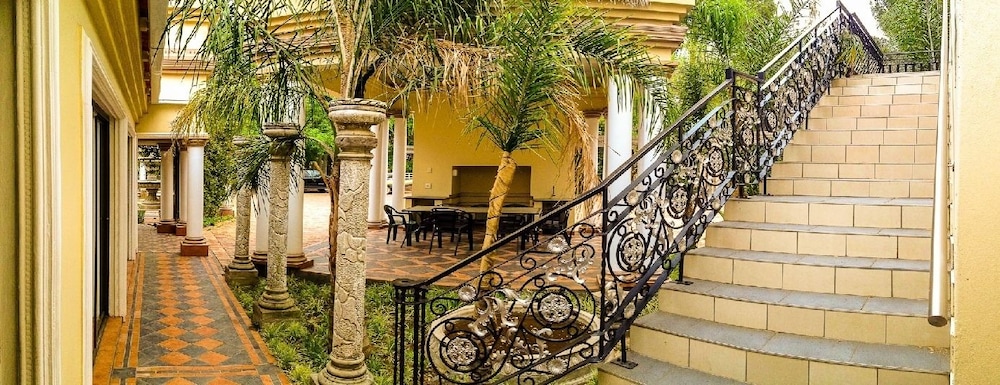 Caesars Guesthouse & Conference Centre