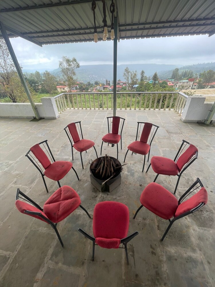 Sai Hill's Holiday's