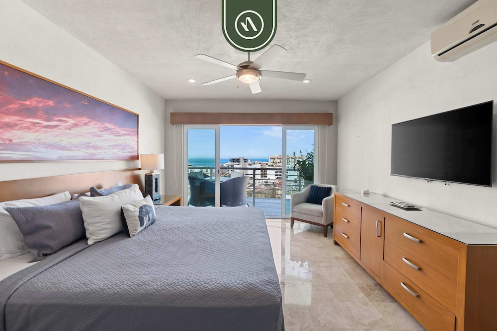 Stunning 2 BR Condo - Oceanview Terrace - Downtown