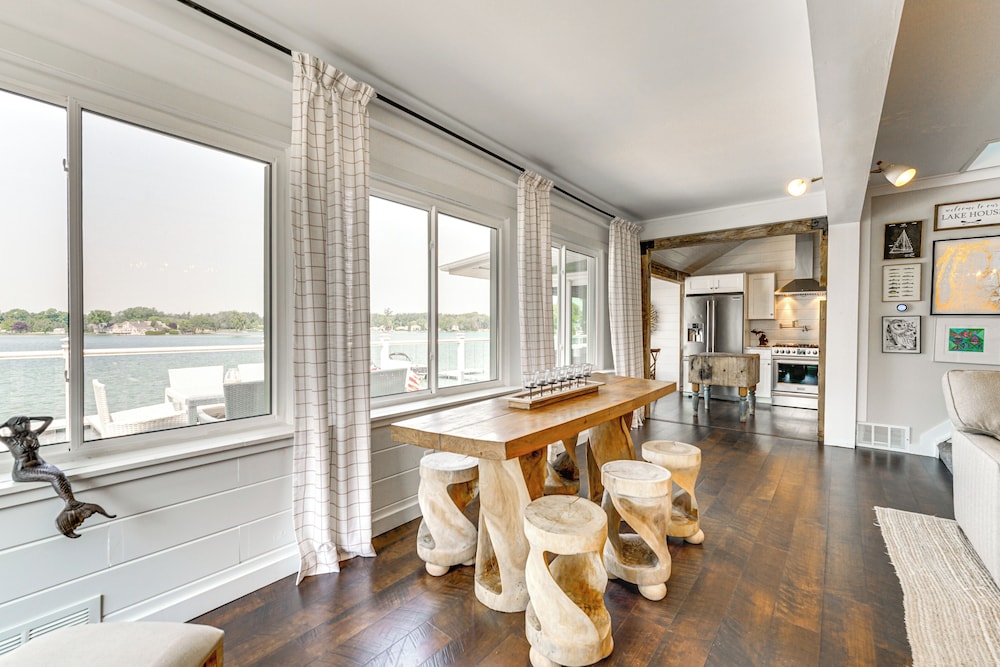 Waterfront Lake Fenton Home w/ Decks & Fire Pit!, photo 23