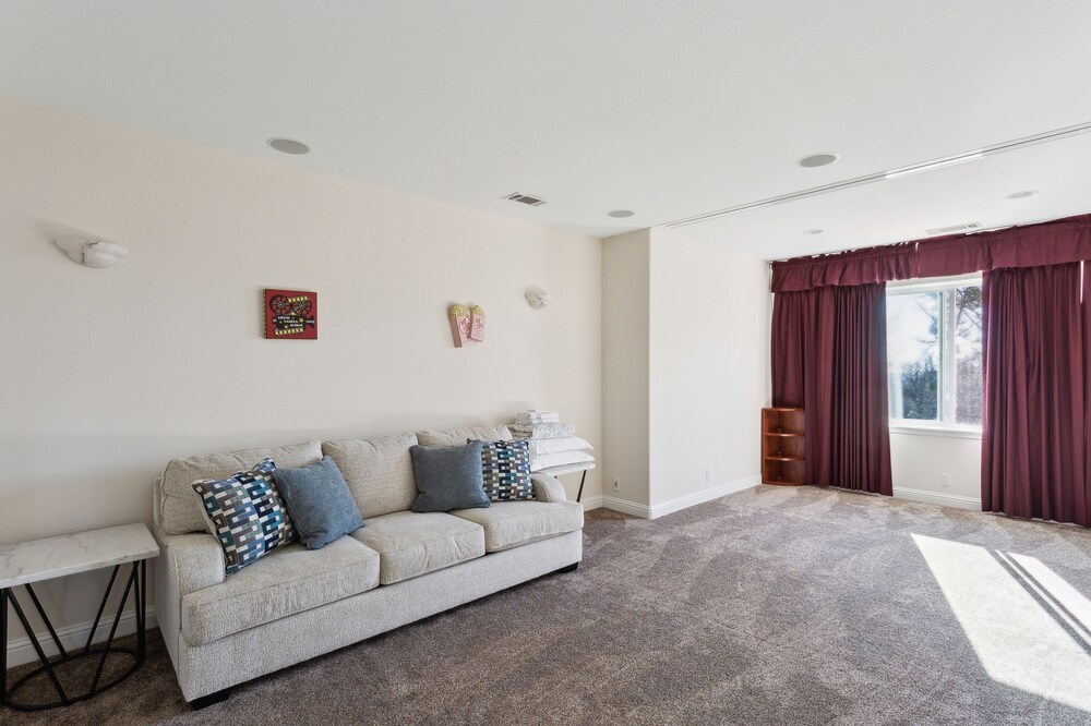 Stunning Mountain Retreat With Unmatched Views 5 Bedroom Estate