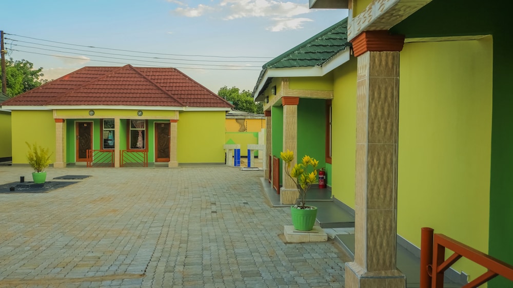 KM Executive Lodge