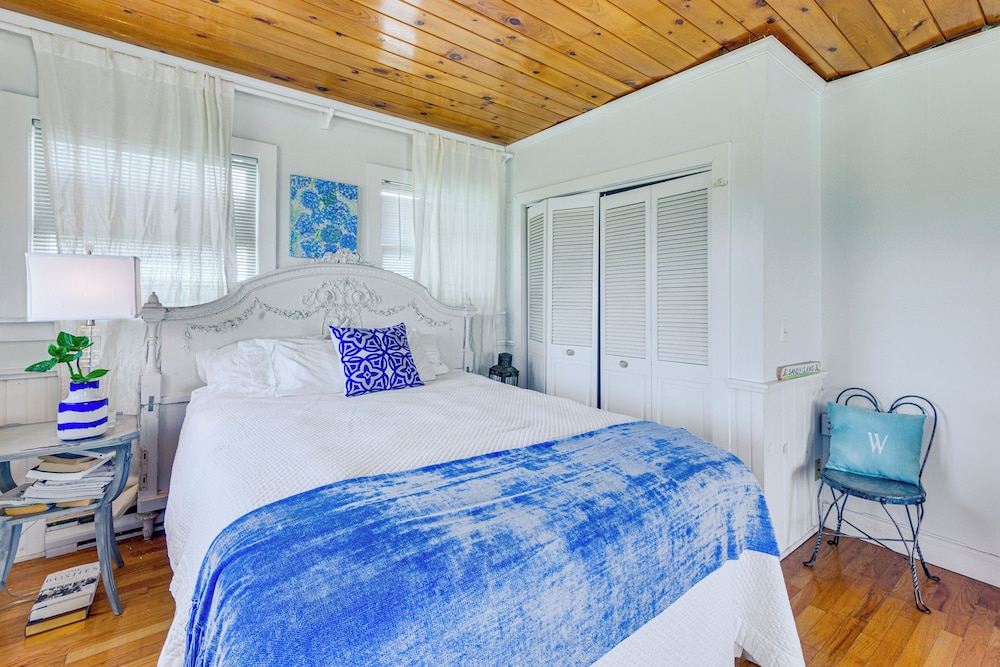 Walk to the Beach: Pet-friendly Gem in Biddeford! view 4