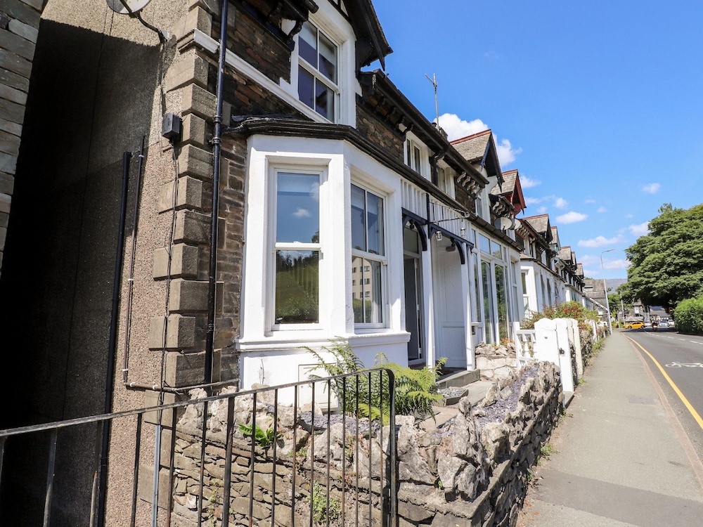 8 Waterhead Terrace