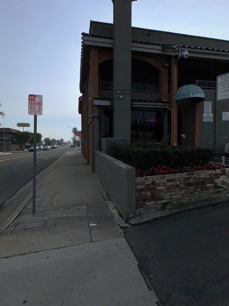 Corona Inn