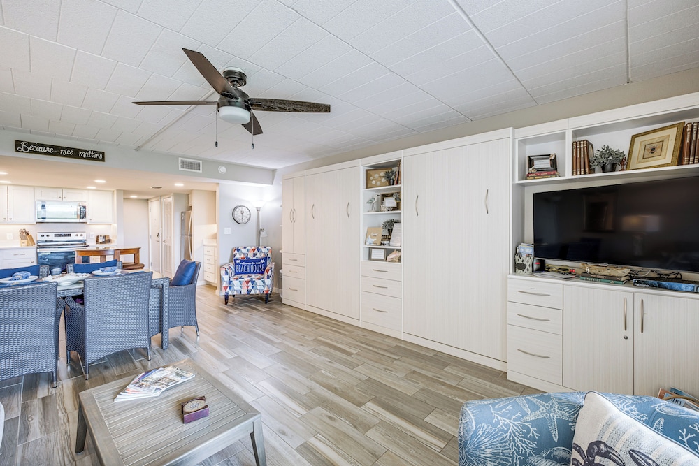 Steps to Beach & Boardwalk: Condo in Port Aransas!