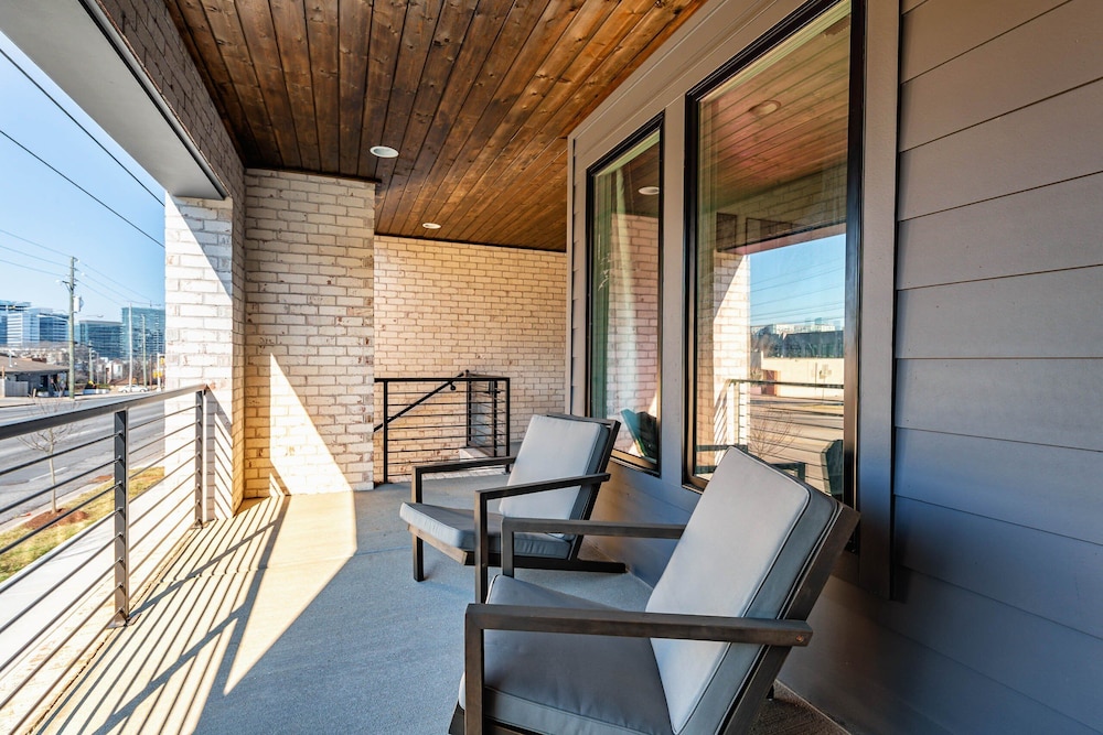 Cowboy Country - Private Rooftop With Hot Tub!
