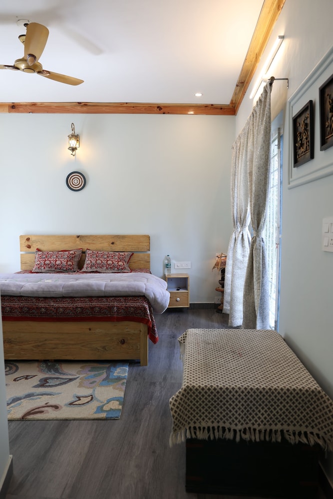 DeerWood Cottages