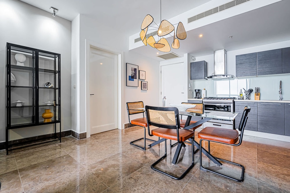w Comfy 1BR w Fantastic Balcony in YOO