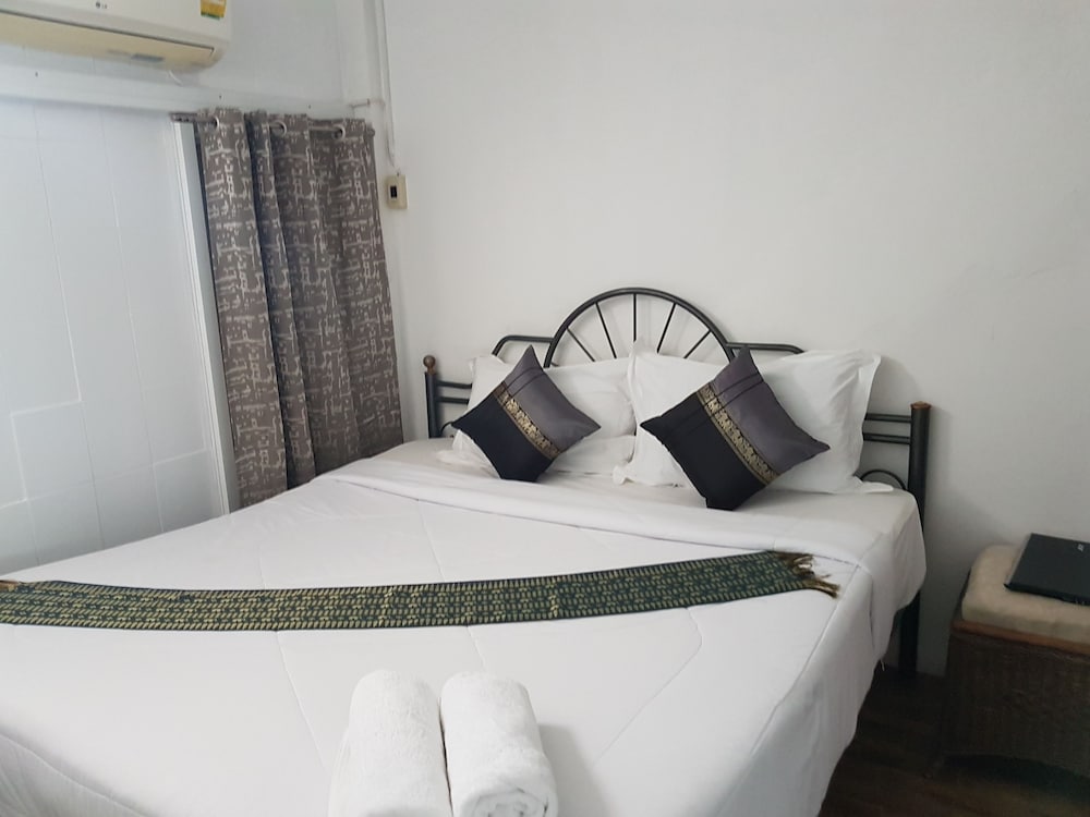 Chaam Guesthouse