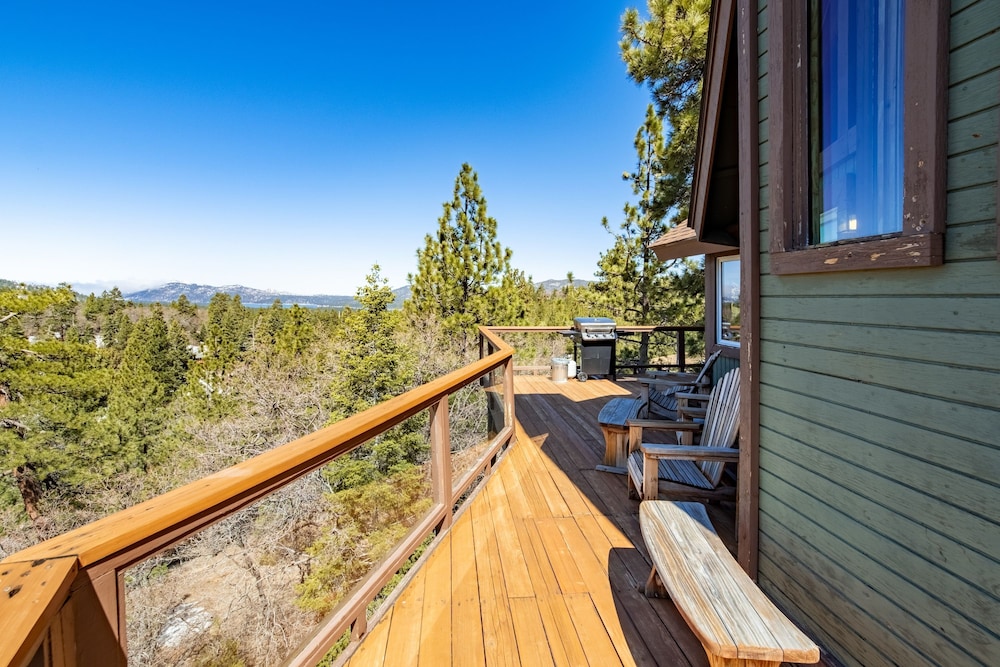 Endless View Lodge by Avantstay Incredible Views Close To Bear Mountain Ski Resort w Hot Tub