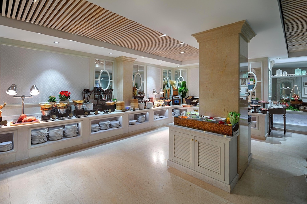 Au Lac Charner Hotel 42