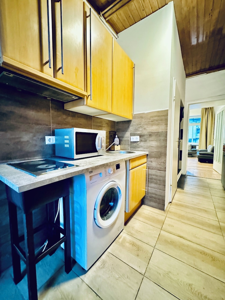 Comfy Studio Apt Near FAC Platz
